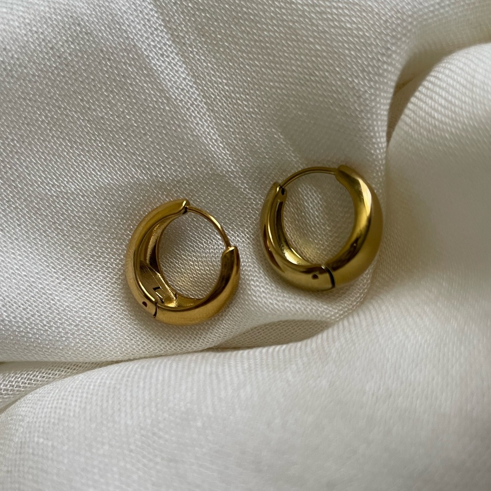 18K Gold-Plated Huggie Hoop Earrings - Picture 3 of 7